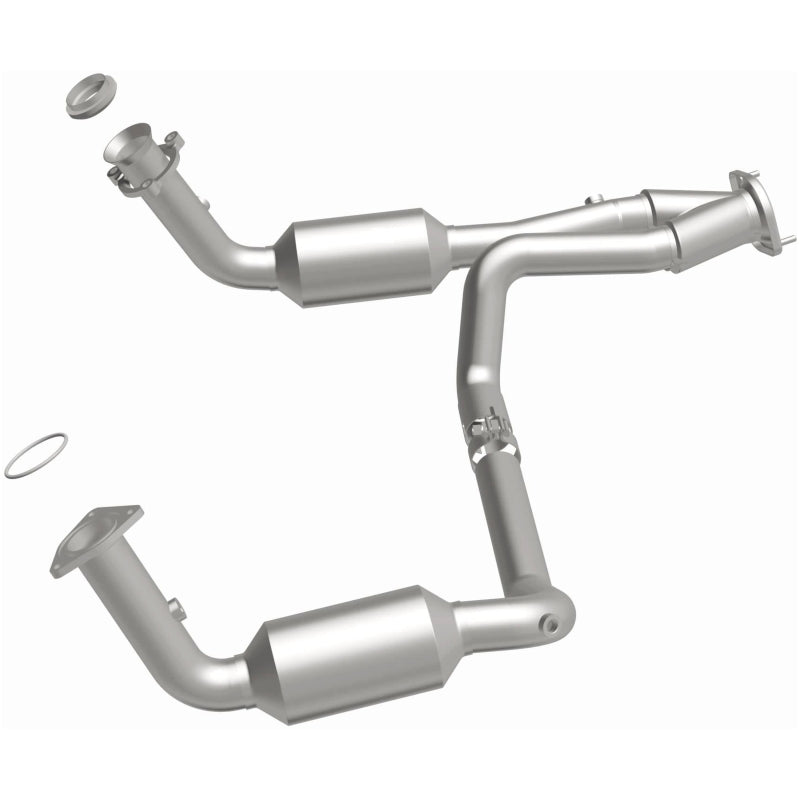 MagnaFlow Conv Direct Fit OEM 2005 GMC Sierra/Chevrolet Silverado 1500/Cadillac Escalade Underbody