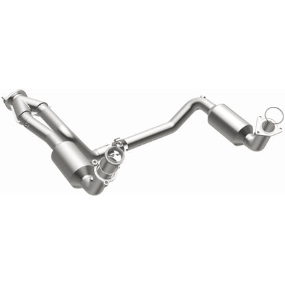 MagnaFlow Conv Direct Fit OEM 2005 GMC Sierra/Chevrolet Silverado 1500/Cadillac Escalade Underbody