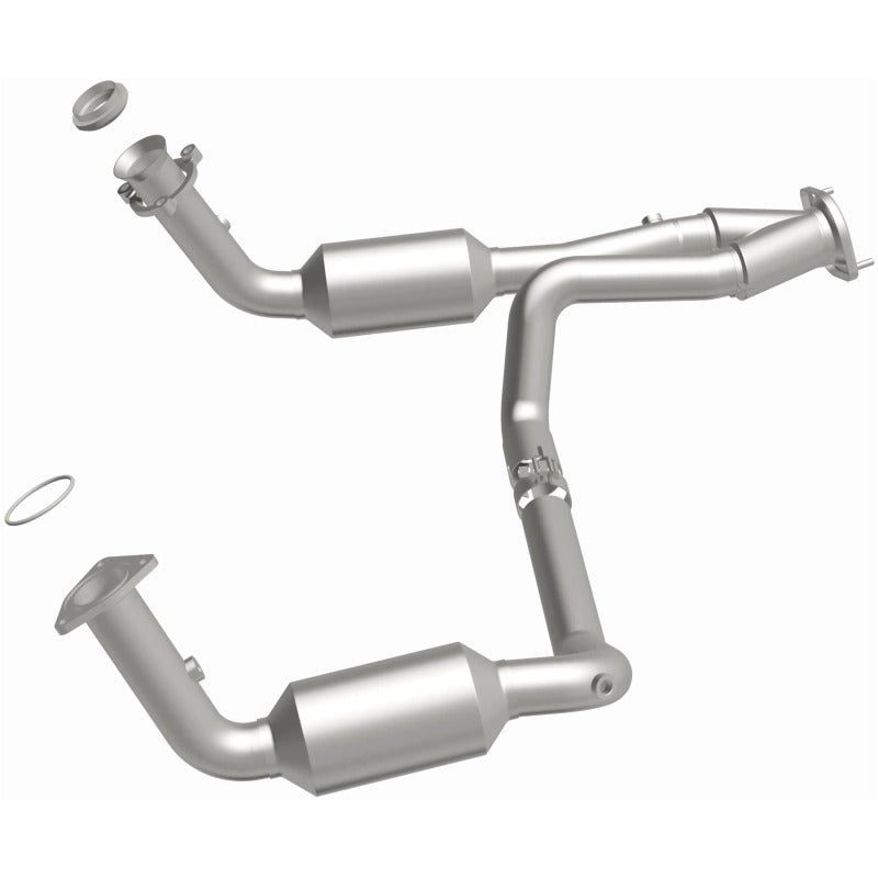 MagnaFlow Conv Direct Fit OEM 2005 GMC Sierra/Chevrolet Silverado 1500/Cadillac Escalade Underbody